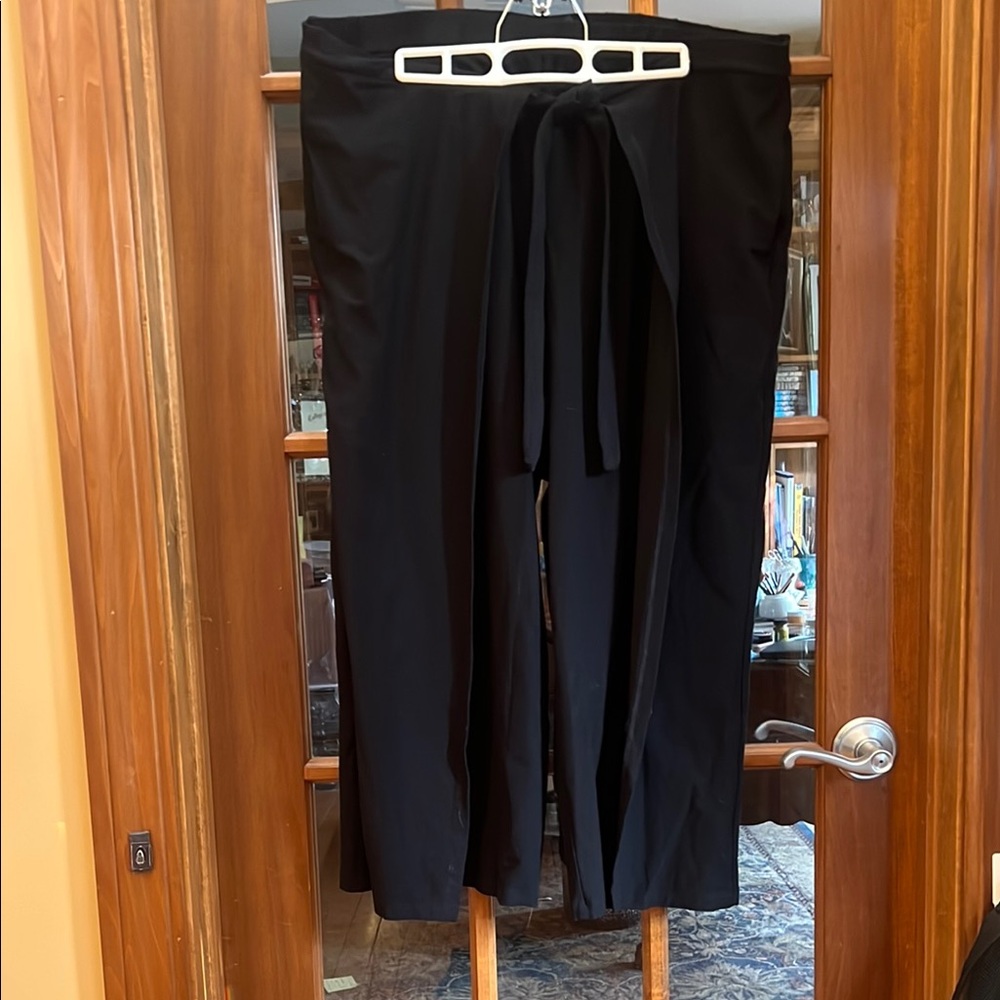 Eileen Fisher Black Cropped Pants with Tie Waist